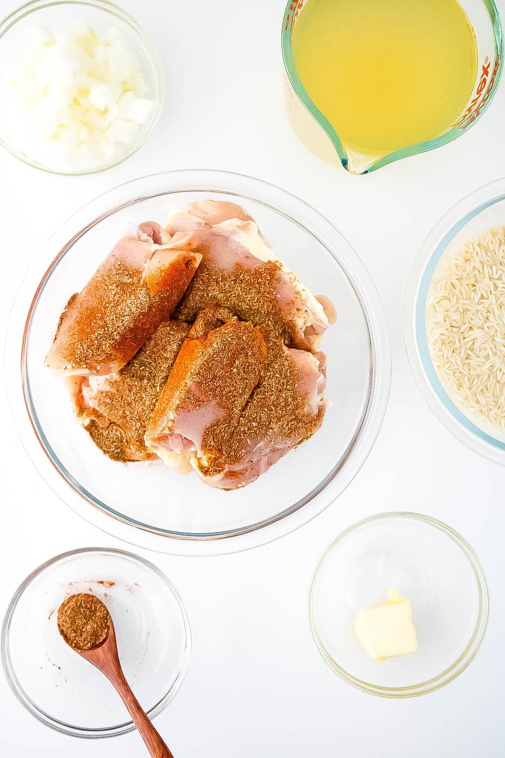 Ingredients for this one pan chicken and rice