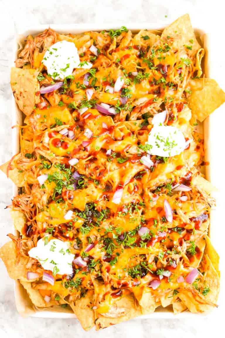 Tray with bbq chicken nachos